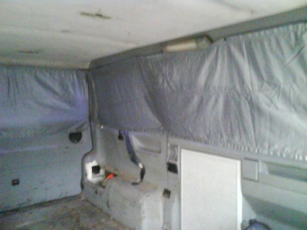 Garnitura originalnih zaves 50 evrčkov.jpg