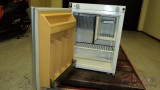 HLADILNIK-ELECTROLUX-NA-PLIN-12V-IN-220V_4d52e264d648b.jpg